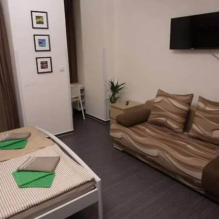 Flying Bed Apartment Close To Prague Castle And Airport Exterior foto