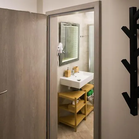 Flying Bed Apartment Close To Prague Castle And Airport Exterior foto