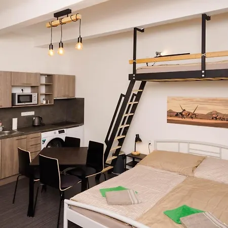 Flying Bed Apartment Close To Prague Castle And Airport Exterior foto