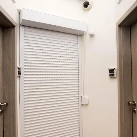 Flying Bed Apartment Close To Prague Castle And Airport Exterior foto