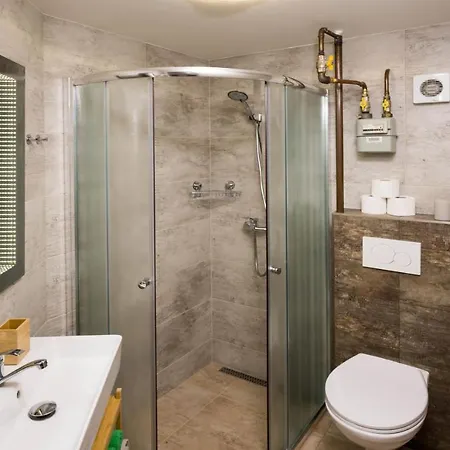 Flying Bed Apartment Close To Prague Castle And Airport Exterior foto