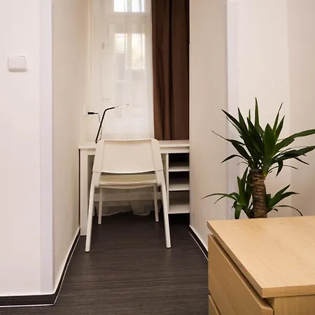 Flying Bed Apartment Close To Prague Castle And Airport Habitación foto