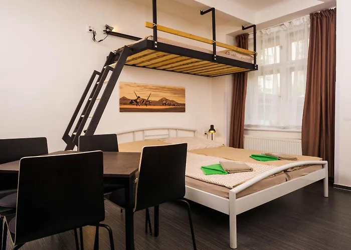 Flying Bed Apartment Close To Prague Castle And Airport