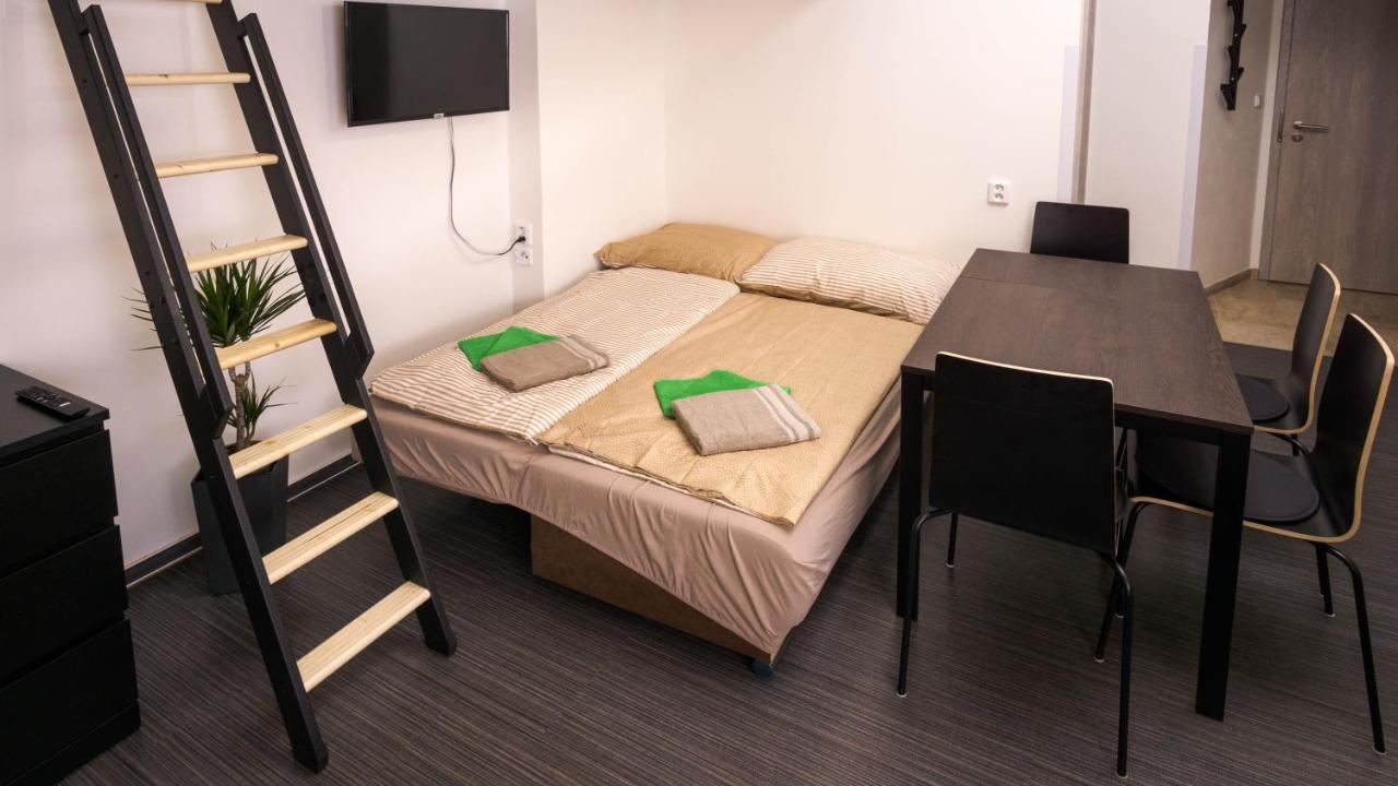 Apartment Flying Bed Apartment Close To Prague Castle And Airport