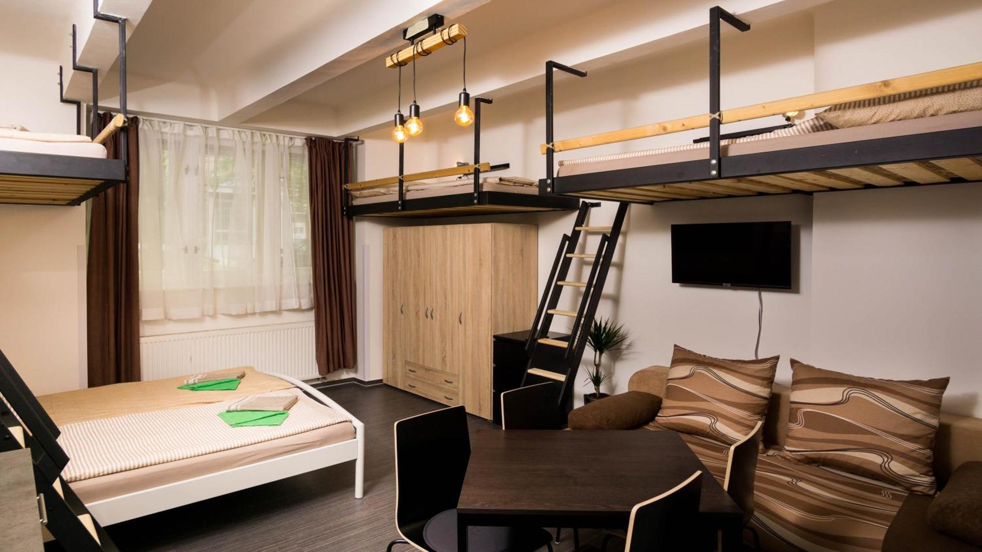 Apartment Flying Bed Apartment Close To Prague Castle And Airport *