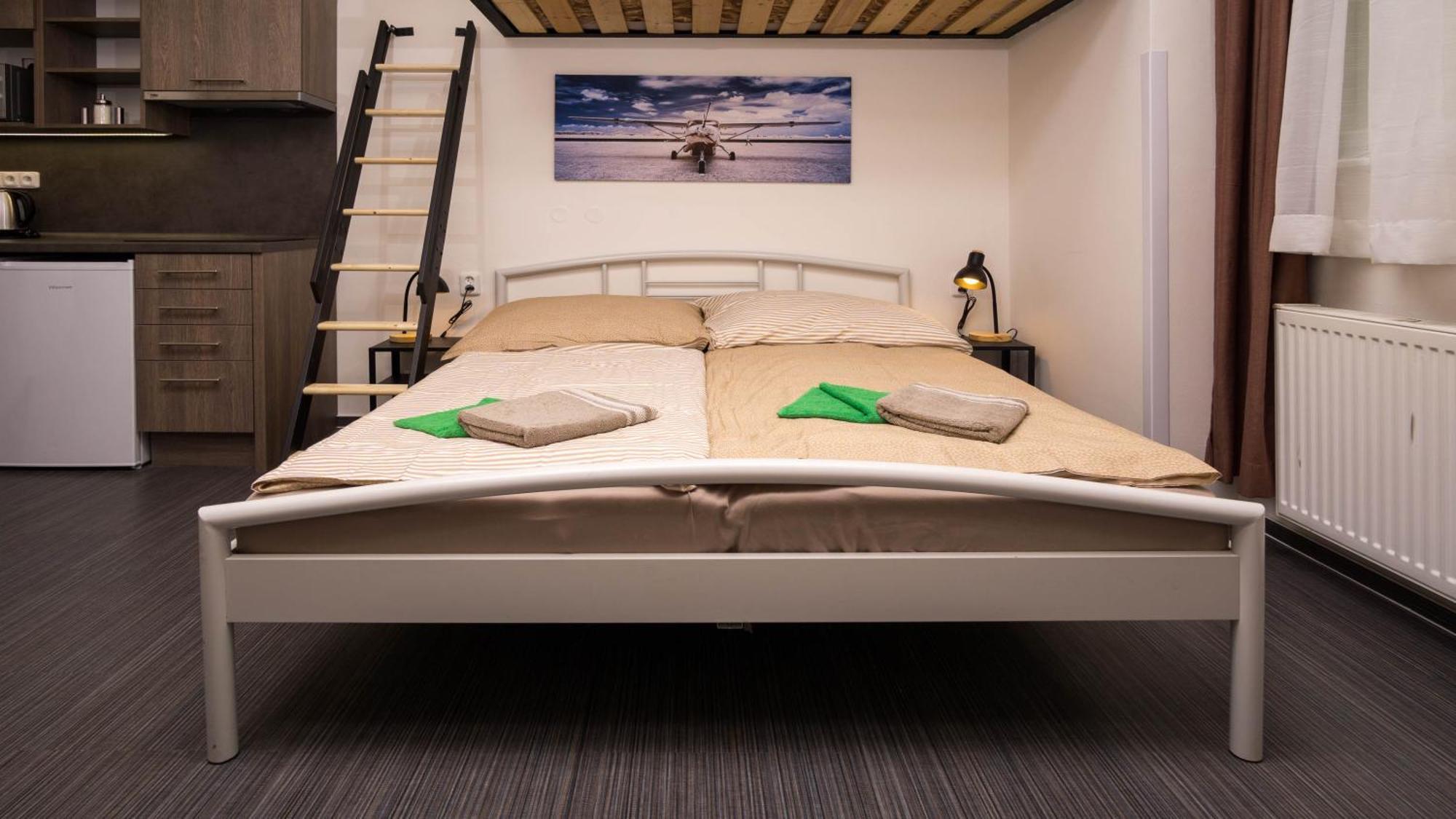 Apartment Flying Bed Apartment Close To Prague Castle And Airport *