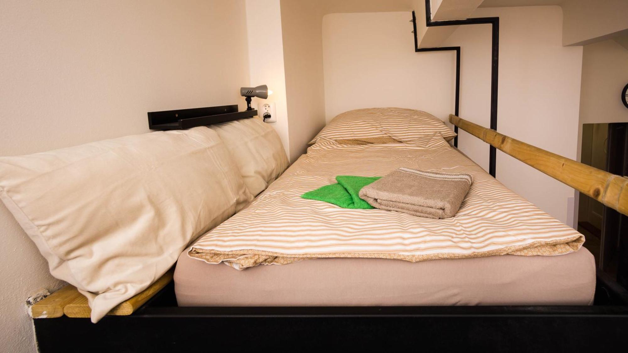 Flying Bed Apartment Close To Prague Castle And Airport Apartment